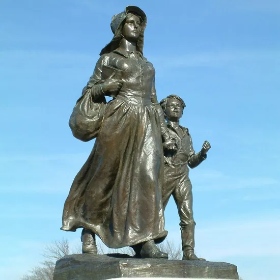 Modern Woman City Figure Bronze in Art Statue