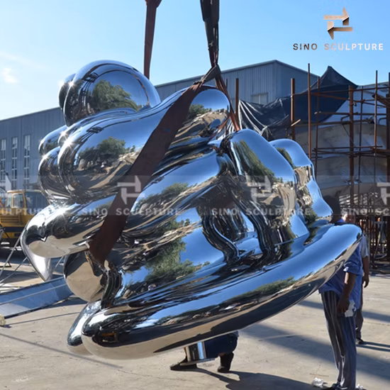 Skulpturen aus hochglanzpoliertem Edelstahl auf Museumsniveau