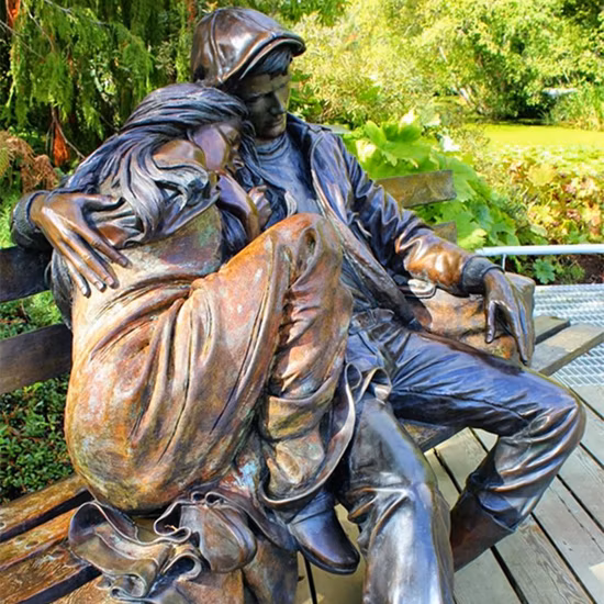 Gartendeko Dame und Mann Design Bronzefigur