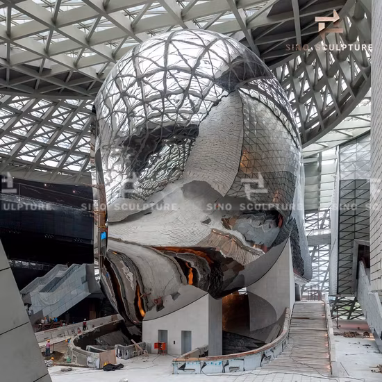 Prächtige große spiegelpolierende Edelstahlskulptur bei Mocape